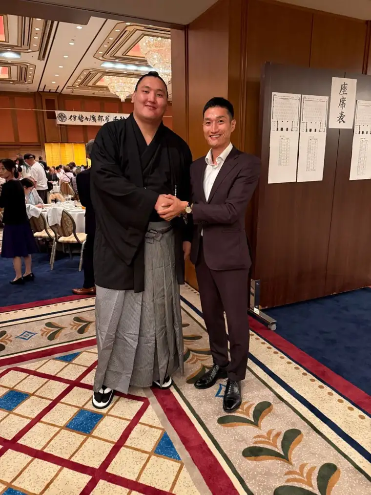 Meeting a sumo wrestler at a sumo stable Senshuraku celebration party in Nagoya